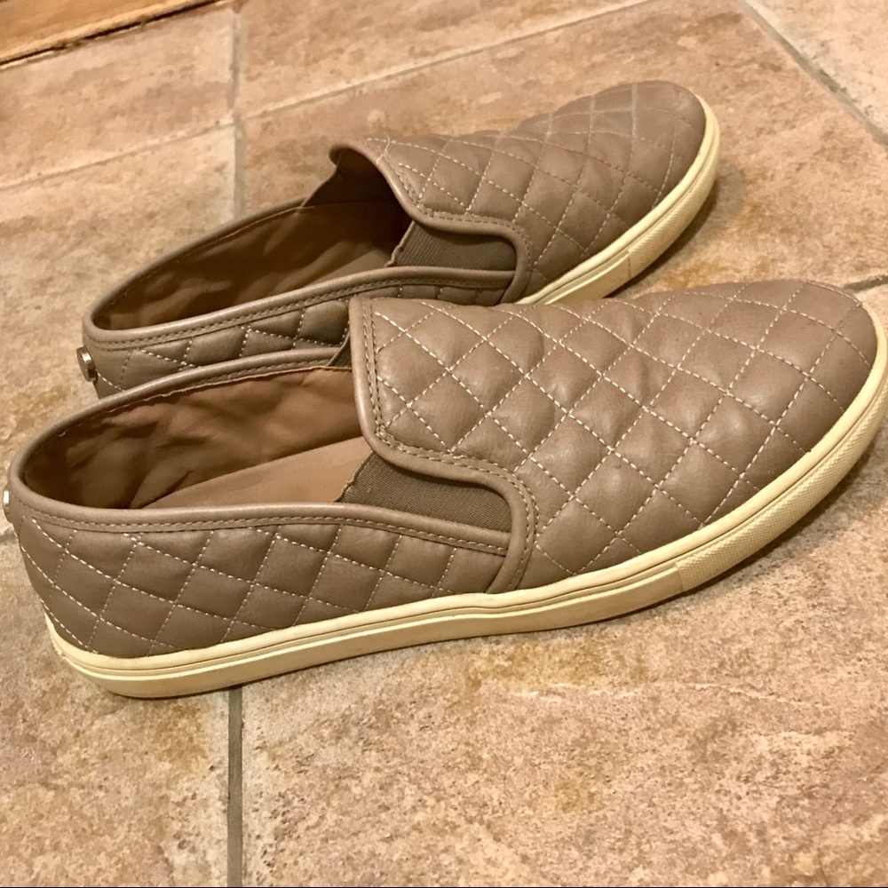 GUC Steve Madden slip on shoes